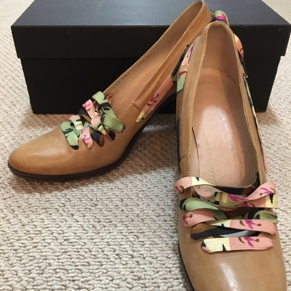 Leather Pumps with shoelace detail